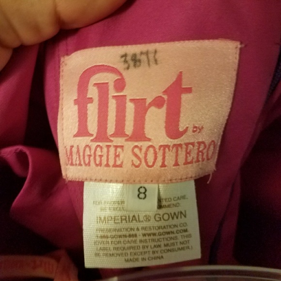 Beautiful purple gown - Picture 3 of 3